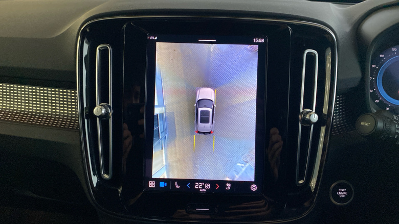 Volvo XC40 2.0 B4P Ultimate Dark 5dr Auto Petrol Estate